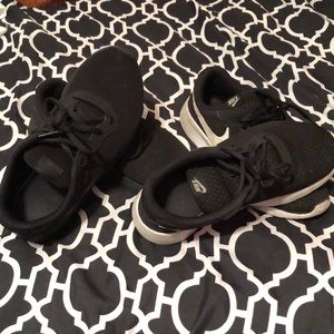 Nike shoes ( 5Y )